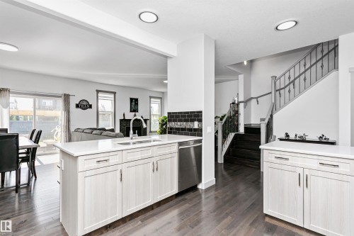 7703 Getty Wynd, Edmonton, AB - Indoor Photo Showing Kitchen