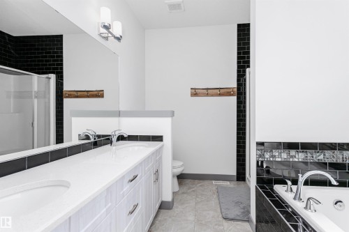7703 Getty Wynd, Edmonton, AB - Indoor Photo Showing Bathroom