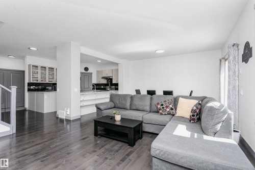 7703 Getty Wynd, Edmonton, AB - Indoor Photo Showing Living Room