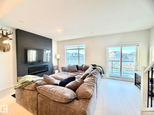 2 1010 Rabbit Hill Road, Edmonton, AB - Indoor Photo Showing Living Room