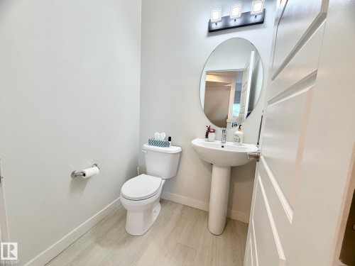 2 1010 Rabbit Hill Road, Edmonton, AB - Indoor Photo Showing Bathroom
