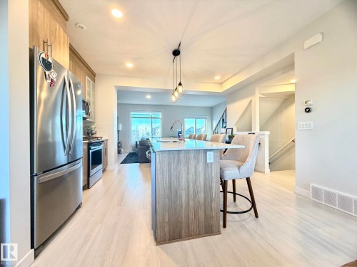 2 1010 Rabbit Hill Road, Edmonton, AB - Indoor Photo Showing Kitchen
