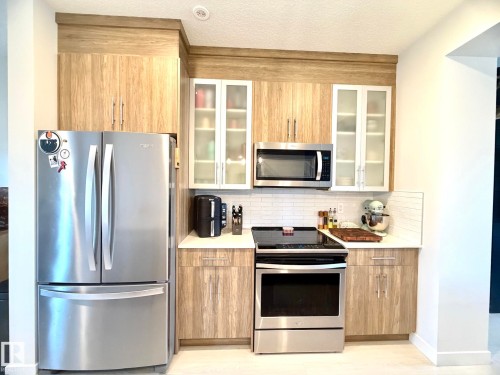 2 1010 Rabbit Hill Road, Edmonton, AB - Indoor Photo Showing Kitchen