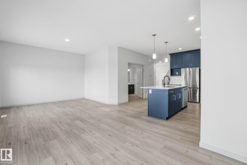 2423 194 Street, Edmonton, AB - Indoor Photo Showing Kitchen With Upgraded Kitchen