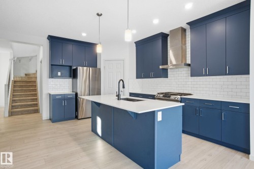 2423 194 Street, Edmonton, AB - Indoor Photo Showing Kitchen With Upgraded Kitchen