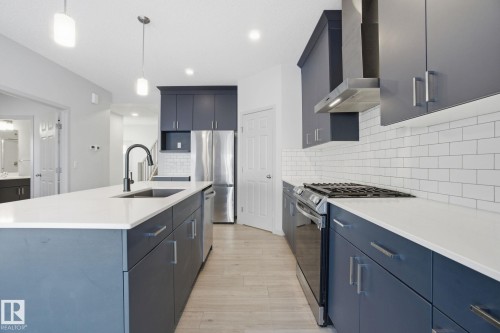 2423 194 Street, Edmonton, AB - Indoor Photo Showing Kitchen With Upgraded Kitchen