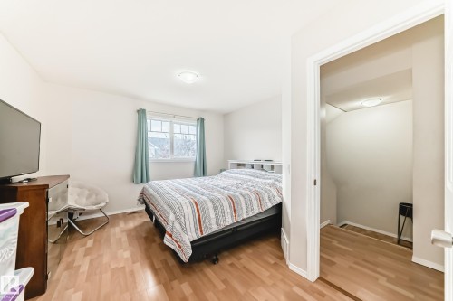 38-150 Edwards Drive Sw, Edmonton, AB - Indoor Photo Showing Bedroom