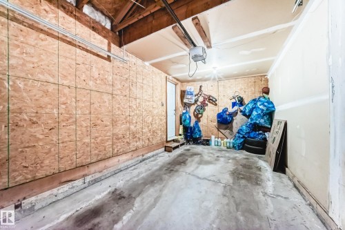 38-150 Edwards Drive Sw, Edmonton, AB - Indoor Photo Showing Garage