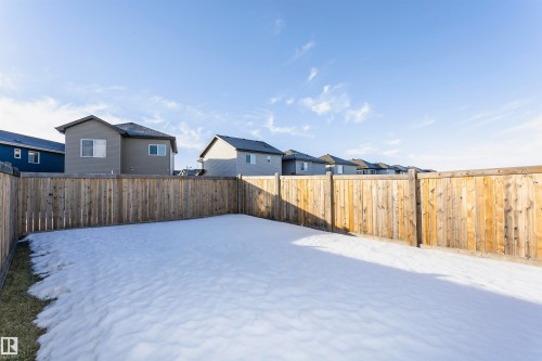 Fenced backyard featuring a residential view - 2855 16 Avenue, Edmonton, AB - Outdoor