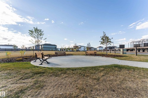 View of patio featuring a residential view - 2855 16 Avenue, Edmonton, AB - Outdoor With View