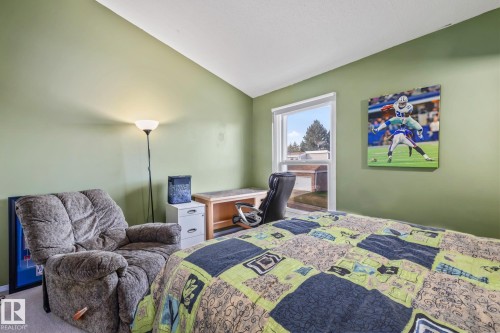 Carpeted bedroom featuring vaulted ceiling - 11 Grandview Ridge, St. Albert, AB - Indoor Photo Showing Bedroom