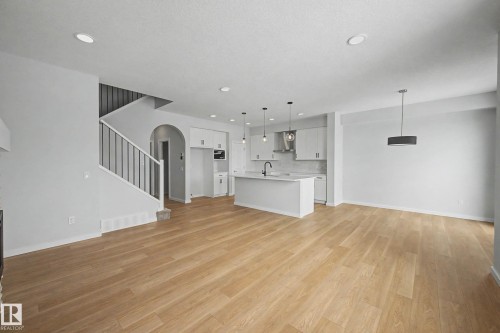 5433 Hawthorn Run, Edmonton, AB - Indoor Photo Showing Kitchen