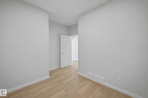 5433 Hawthorn Run, Edmonton, AB - Indoor Photo Showing Other Room