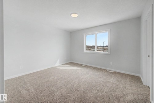 5433 Hawthorn Run, Edmonton, AB - Indoor Photo Showing Other Room