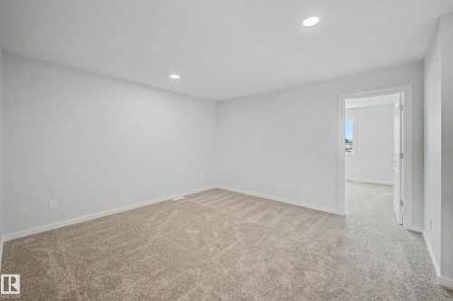 5433 Hawthorn Run, Edmonton, AB - Indoor Photo Showing Other Room