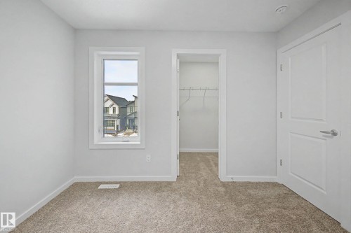 5433 Hawthorn Run, Edmonton, AB - Indoor Photo Showing Other Room