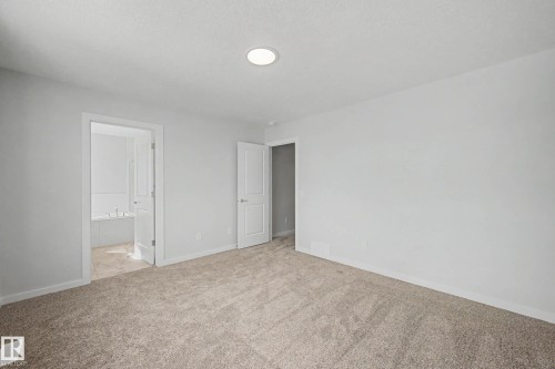 5433 Hawthorn Run, Edmonton, AB - Indoor Photo Showing Other Room