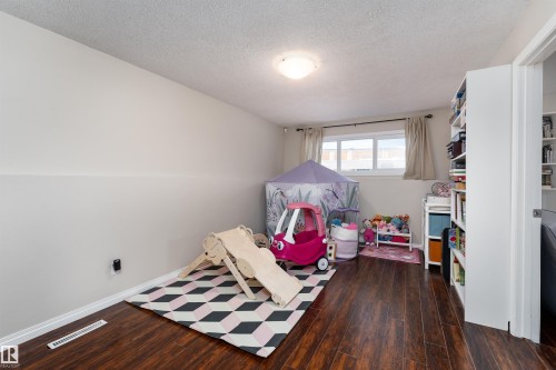 73 Grosvenor Boulevard, St. Albert, AB - Indoor Photo Showing Bedroom
