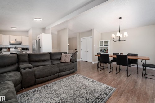 73 Grosvenor Boulevard, St. Albert, AB - Indoor Photo Showing Living Room