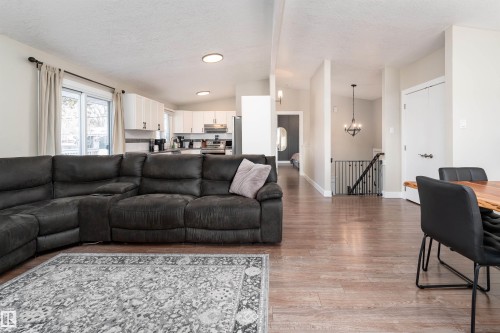 73 Grosvenor Boulevard, St. Albert, AB - Indoor Photo Showing Living Room