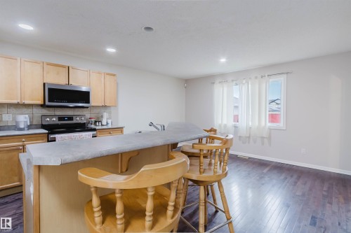1124 37A Avenue, Edmonton, AB - Indoor Photo Showing Kitchen