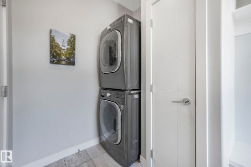 173 Hays Ridge Boulevard, Edmonton, AB - Indoor Photo Showing Laundry Room