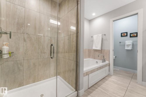 173 Hays Ridge Boulevard, Edmonton, AB - Indoor Photo Showing Bathroom