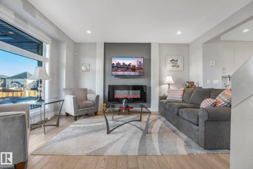 173 Hays Ridge Boulevard, Edmonton, AB - Indoor Photo Showing Living Room