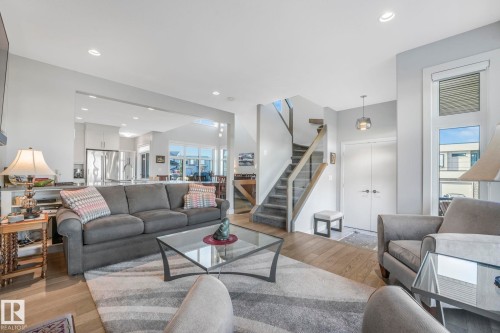 173 Hays Ridge Boulevard, Edmonton, AB - Indoor Photo Showing Living Room