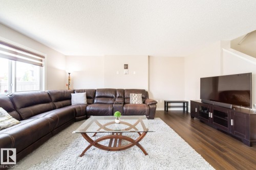 1107 33A Street, Edmonton, AB - Indoor Photo Showing Living Room