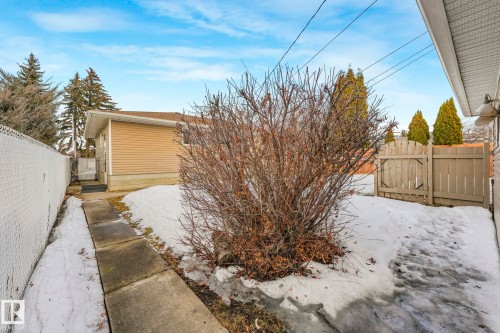 View of snow covered exterior - 6007 95 Avenue, Edmonton, AB - Outdoor