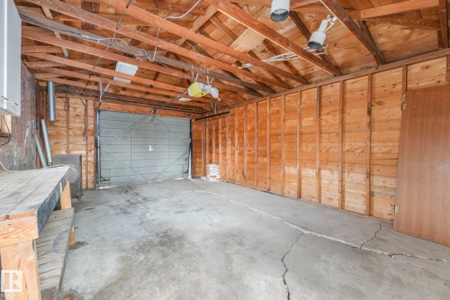 View of garage - 6007 95 Avenue, Edmonton, AB - Indoor Photo Showing Garage