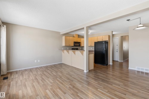 16423 56 Street, Edmonton, AB - Indoor Photo Showing Kitchen