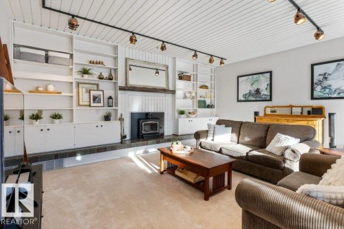32 Grenfell Avenue, St. Albert, AB - Indoor Photo Showing Living Room With Fireplace