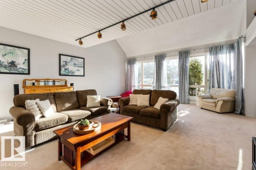 32 Grenfell Avenue, St. Albert, AB - Indoor Photo Showing Living Room