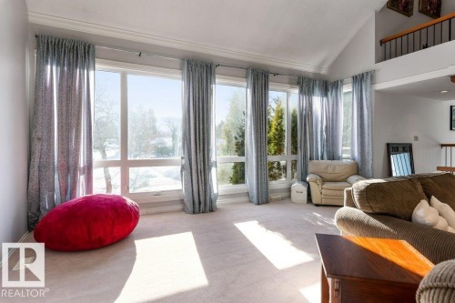 32 Grenfell Avenue, St. Albert, AB - Indoor Photo Showing Living Room