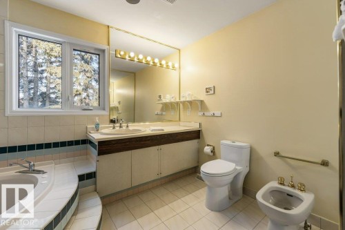 32 Grenfell Avenue, St. Albert, AB - Indoor Photo Showing Bathroom