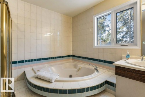 32 Grenfell Avenue, St. Albert, AB - Indoor Photo Showing Bathroom