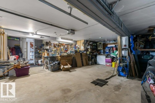 32 Grenfell Avenue, St. Albert, AB - Indoor Photo Showing Garage