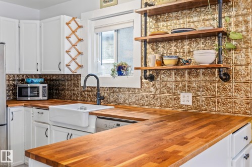 11427 68 Street, Edmonton, AB - Indoor Photo Showing Kitchen