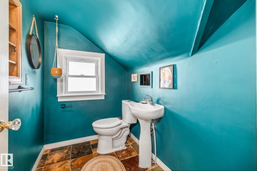 11427 68 Street, Edmonton, AB - Indoor Photo Showing Bathroom