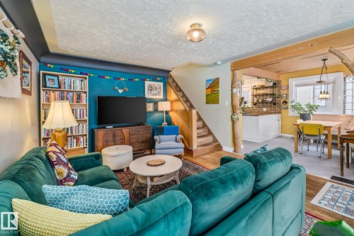 11427 68 Street, Edmonton, AB - Indoor Photo Showing Living Room