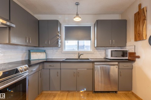 15612 78 Street, Edmonton, AB - Indoor Photo Showing Kitchen