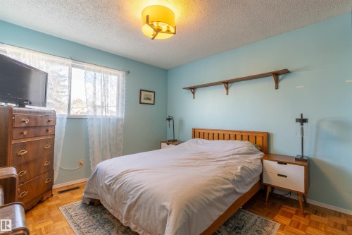 15612 78 Street, Edmonton, AB - Indoor Photo Showing Bedroom