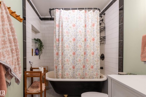 15612 78 Street, Edmonton, AB - Indoor Photo Showing Bathroom