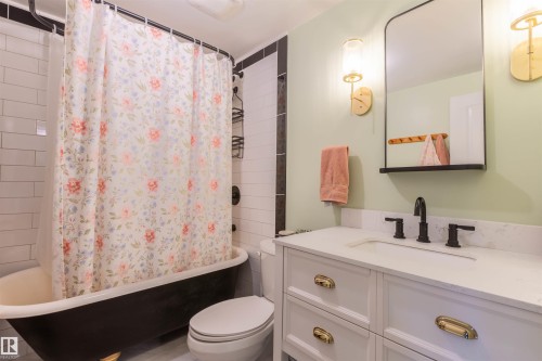 15612 78 Street, Edmonton, AB - Indoor Photo Showing Bathroom