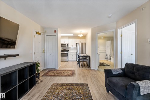 402 78 Mckenney Avenue, St. Albert, AB - Indoor Photo Showing Living Room