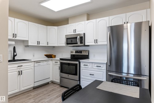 402 78 Mckenney Avenue, St. Albert, AB - Indoor Photo Showing Kitchen