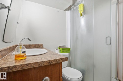 16B 18305 89 Avenue, Edmonton, AB - Indoor Photo Showing Bathroom