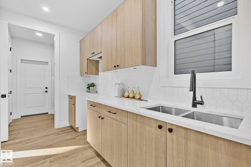 6620 Crawford Landing Landing, Edmonton, AB - Indoor Photo Showing Kitchen With Double Sink